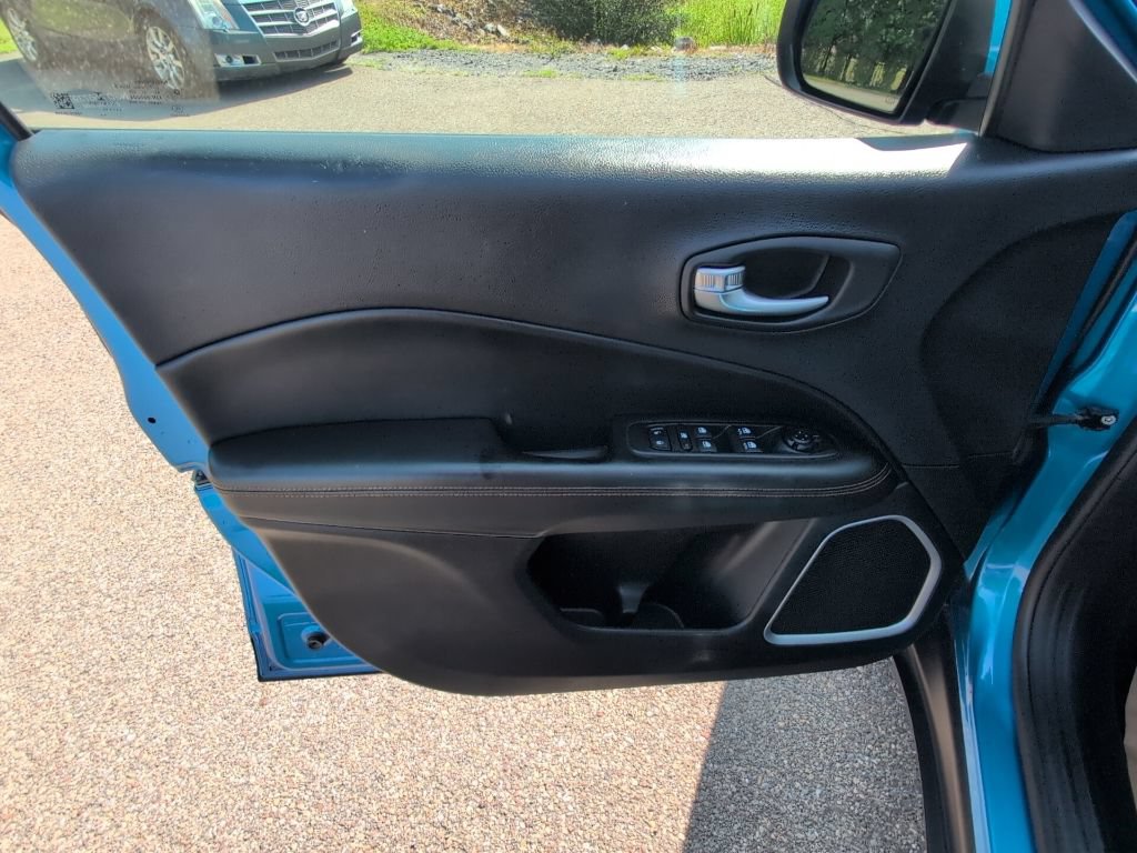 Used 2017 Jeep Compass Limited AWD/4WD image 17