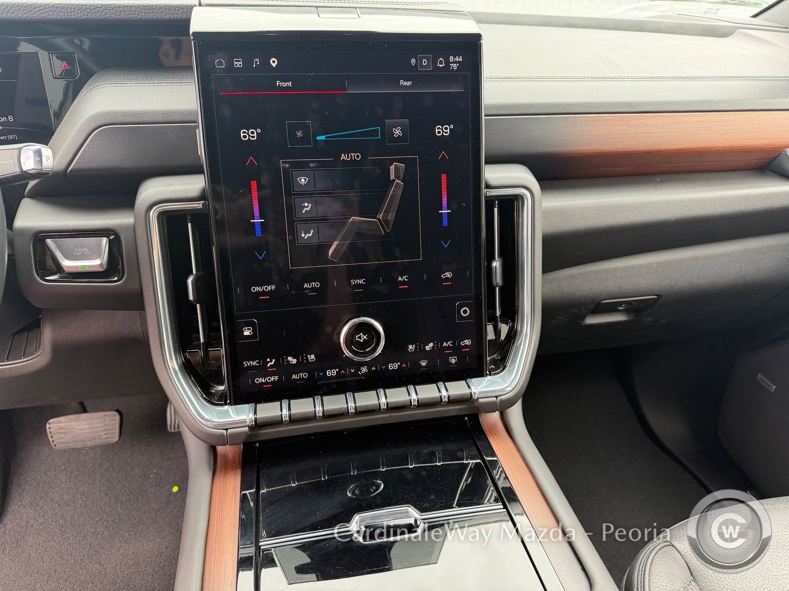 Used 2025 GMC Yukon XL Denali AWD/4WD image 30