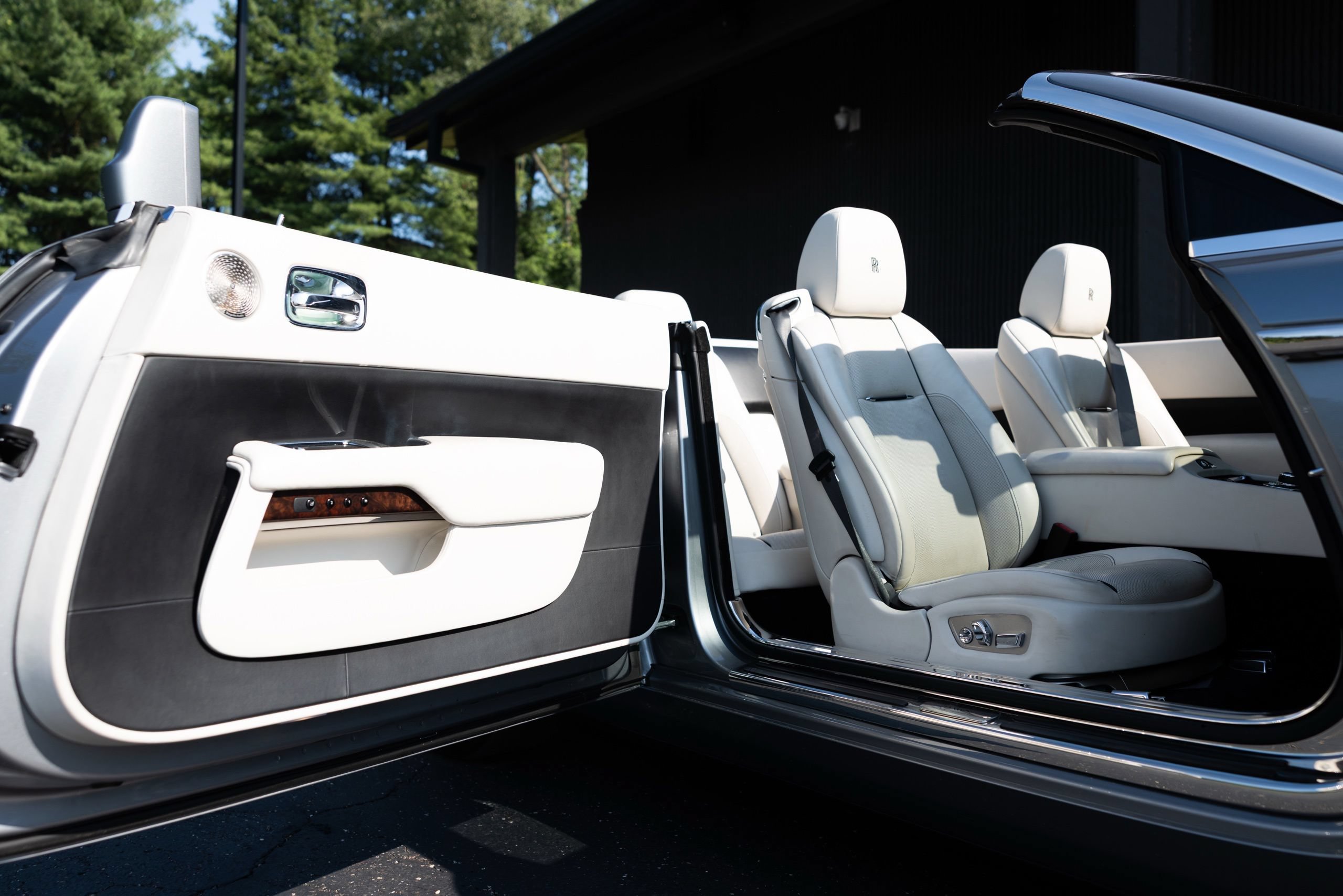 Used 2017 Rolls-Royce Dawn RWD image 5