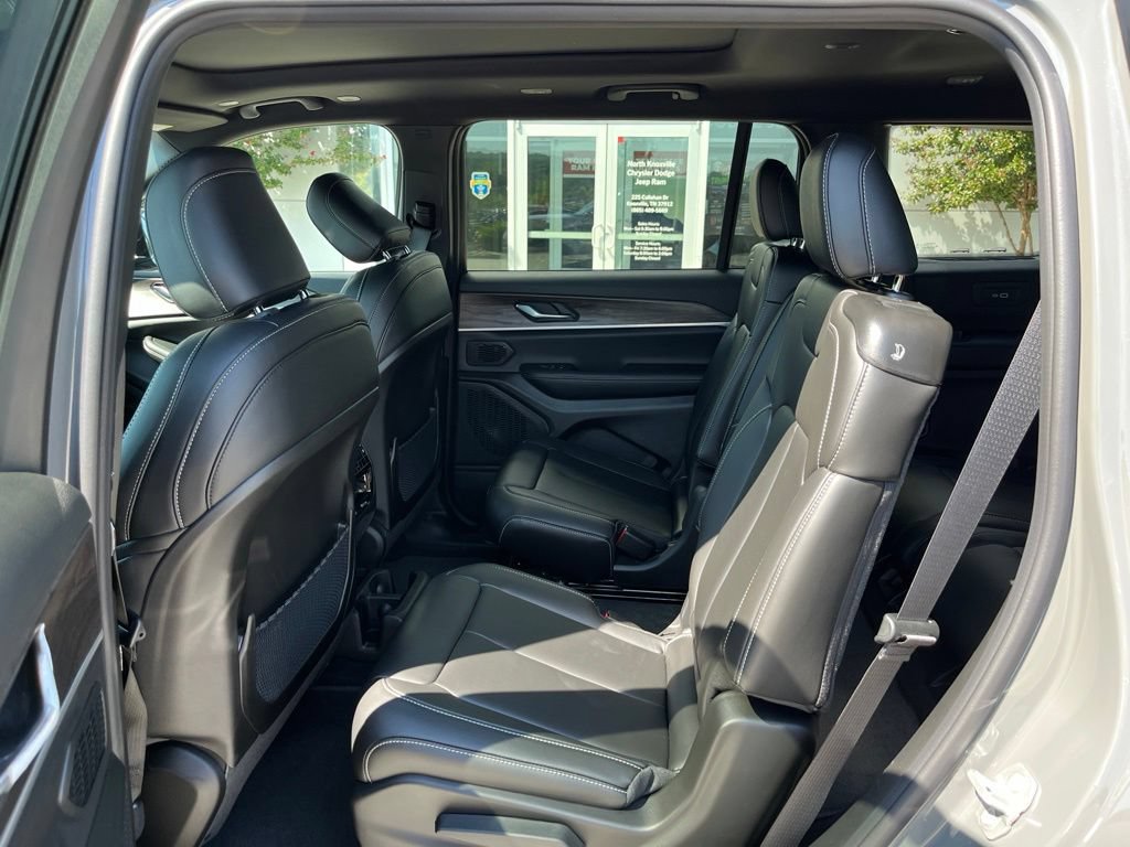 New 2027 Jeep Grand Cherokee L Limited w/ Limited Altitude Package AWD/4WD image 15
