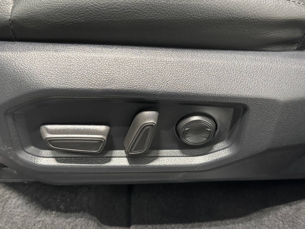 Used 2024 Toyota Tundra SR5 w/ SR5 Premium Package AWD/4WD image 9