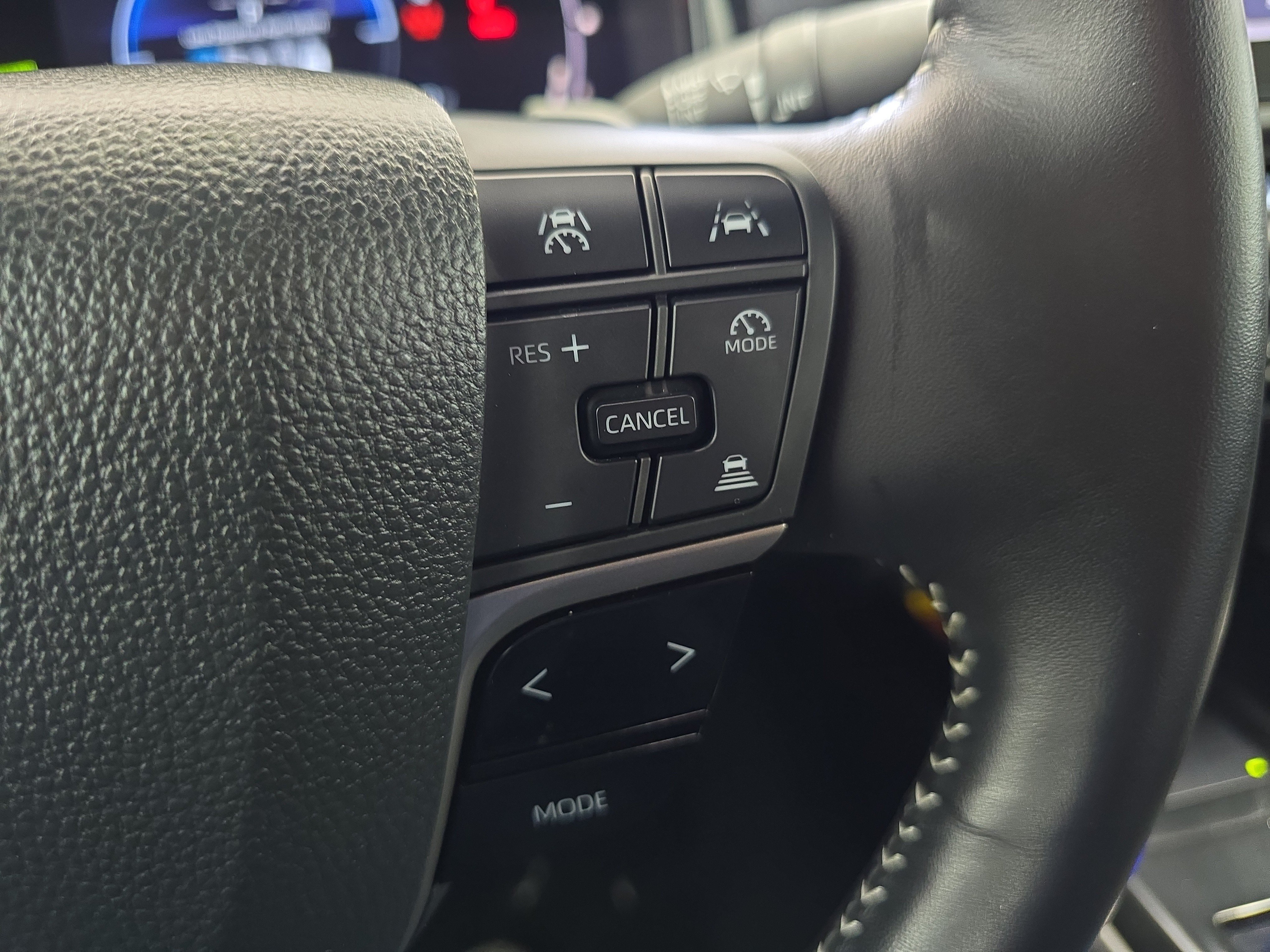 Used 2025 Toyota Camry SE w/ Convenience Package FWD image 23