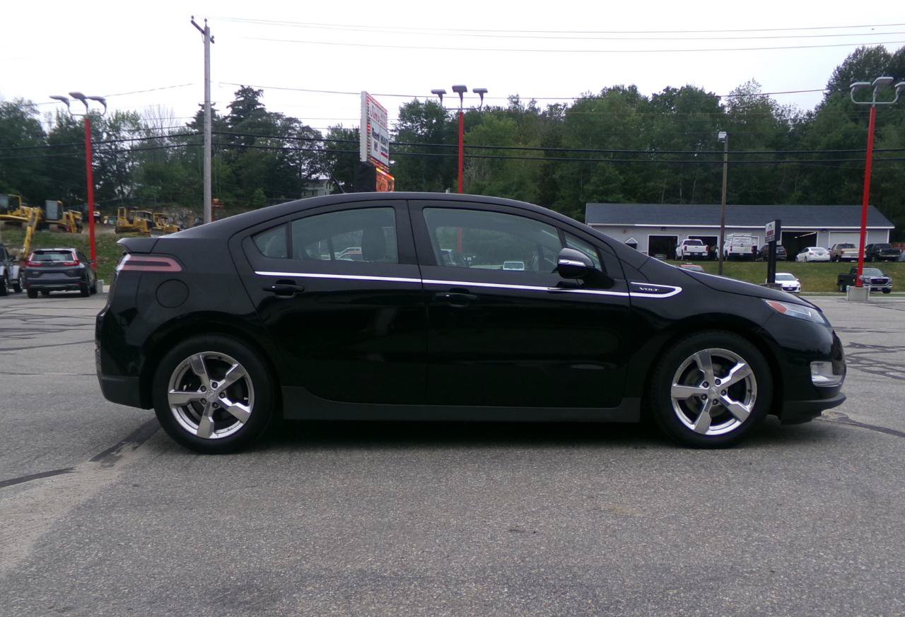 Used 2014 Chevrolet Volt Premium w/ Premium Trim Package FWD image 2