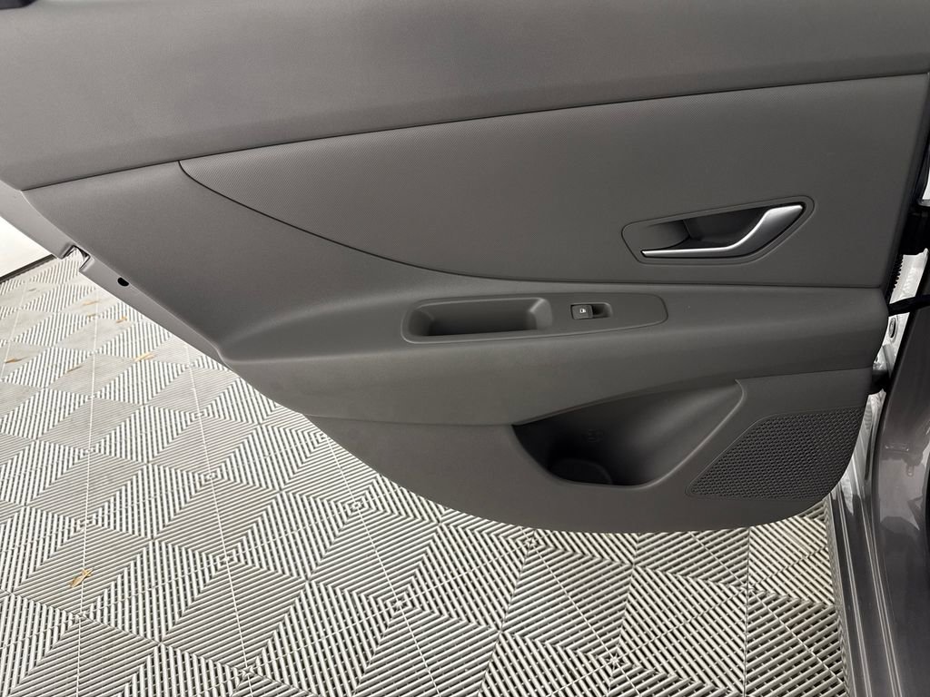Used 2022 Hyundai Elantra Blue image 12