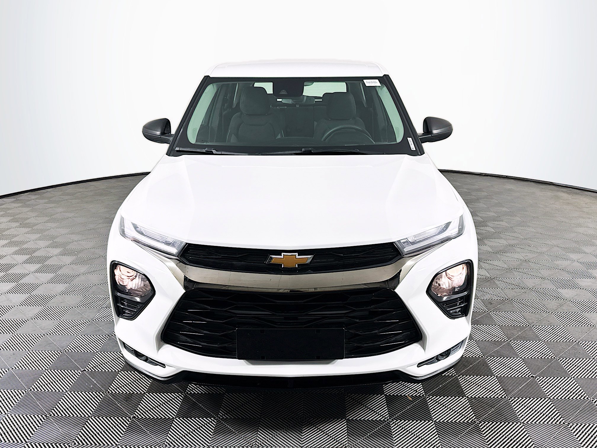 Used 2023 Chevrolet TrailBlazer LS FWD image 2