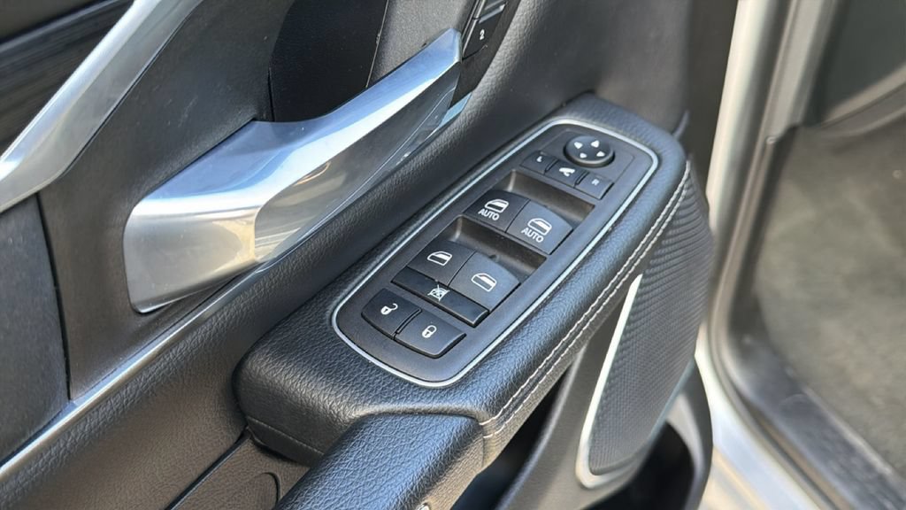 Used 2024 RAM 1500 Laramie AWD/4WD image 12
