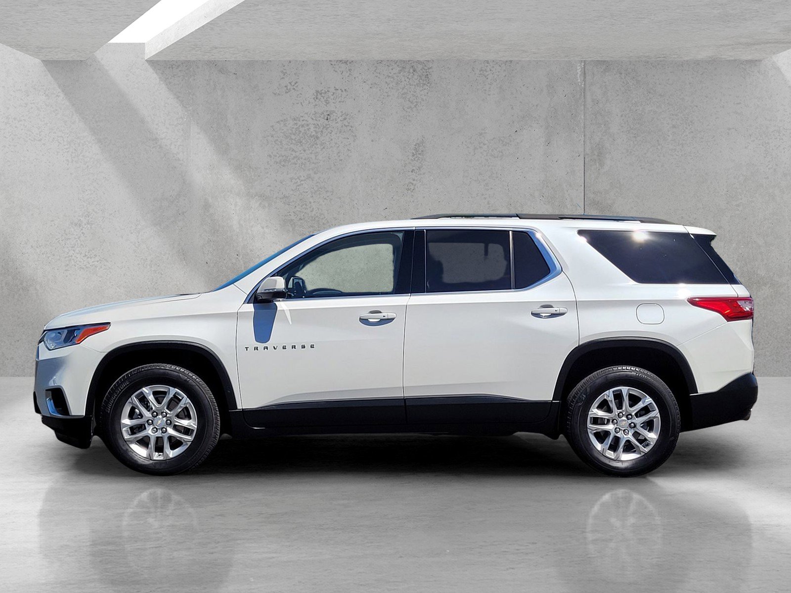 Used 2021 Chevrolet Traverse LT image 7