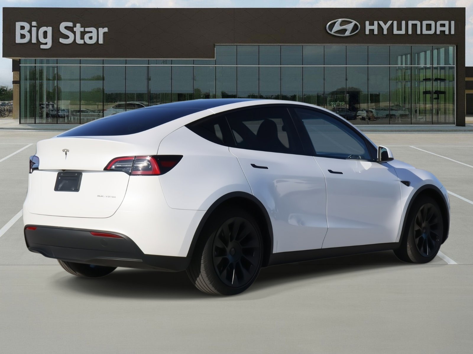 Used 2023 Tesla Model Y Long Range image 4
