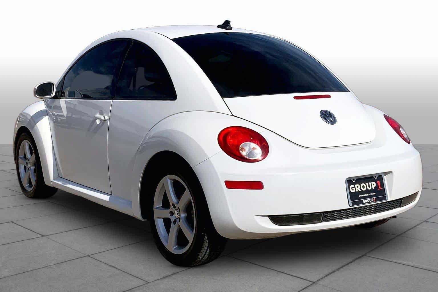 Used 2010 Volkswagen Beetle Coupe FWD image 10