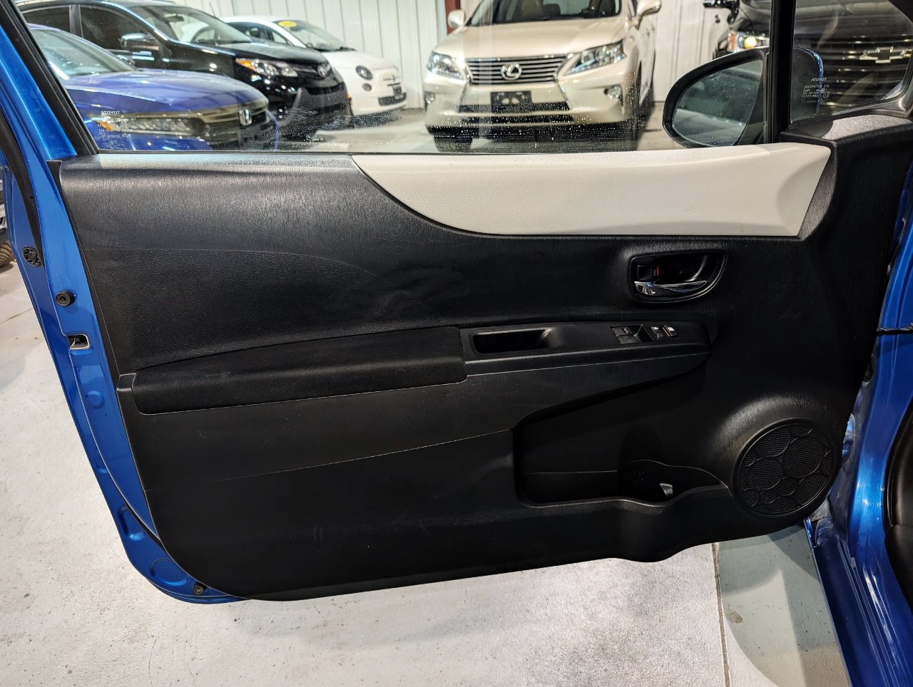 Used 2014 Toyota Yaris LE FWD image 11