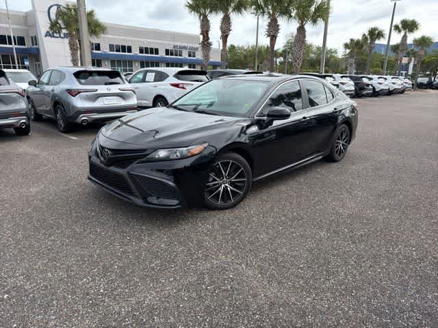 Used 2021 Toyota Camry SE FWD image 2