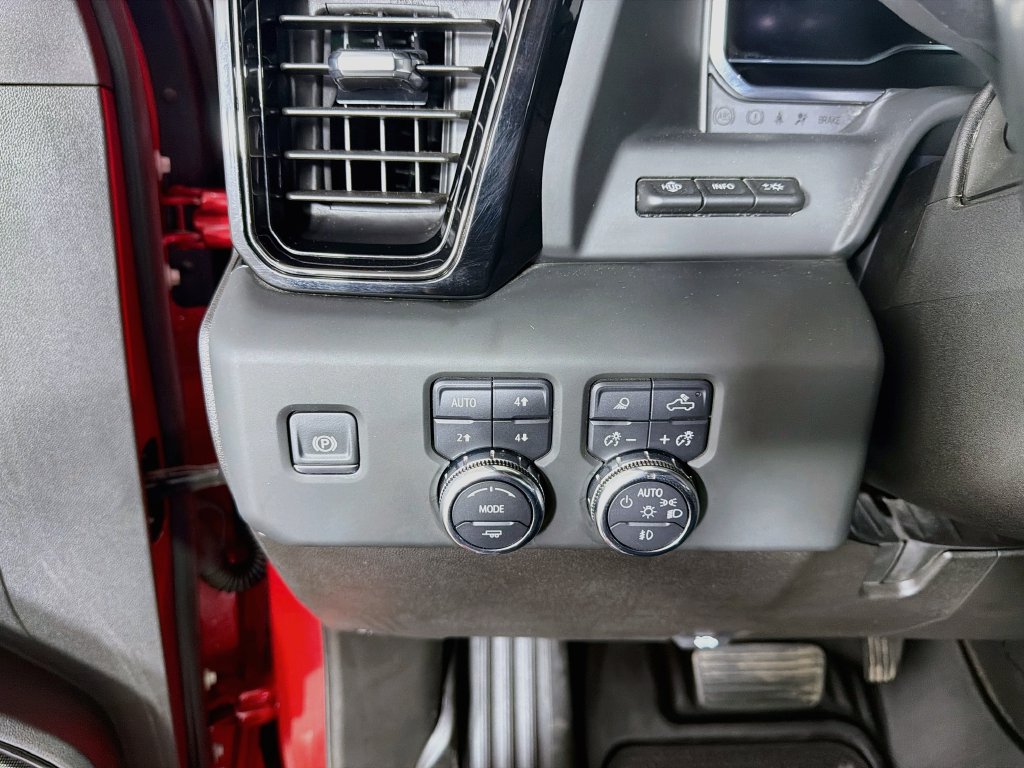Used 2024 GMC Sierra 2500 AT4 w/ AT4 Premium Plus Package AWD/4WD image 11