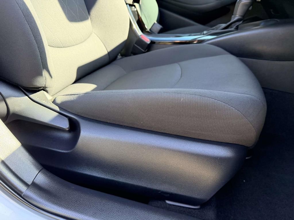 Used 2020 Toyota Corolla LE image 10