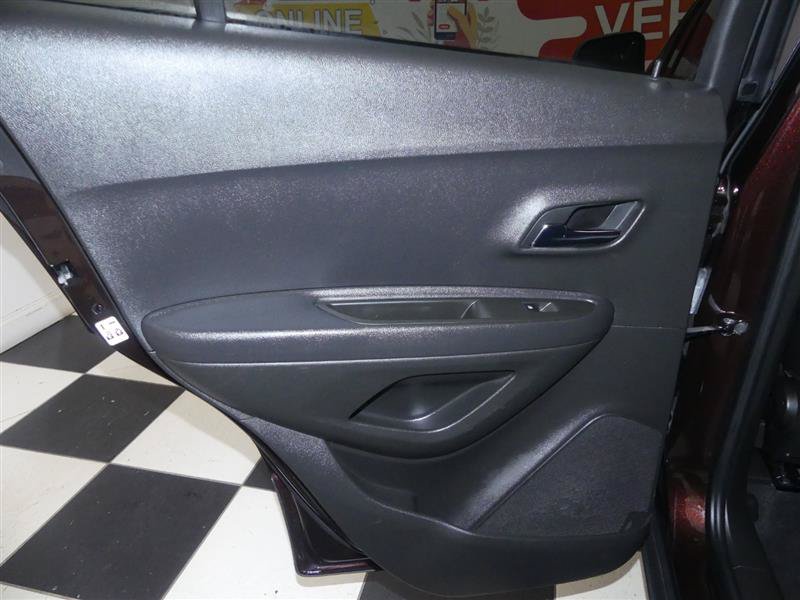 Used 2016 Chevrolet Trax LT w/ LT Sun and Sound Package AWD/4WD image 23