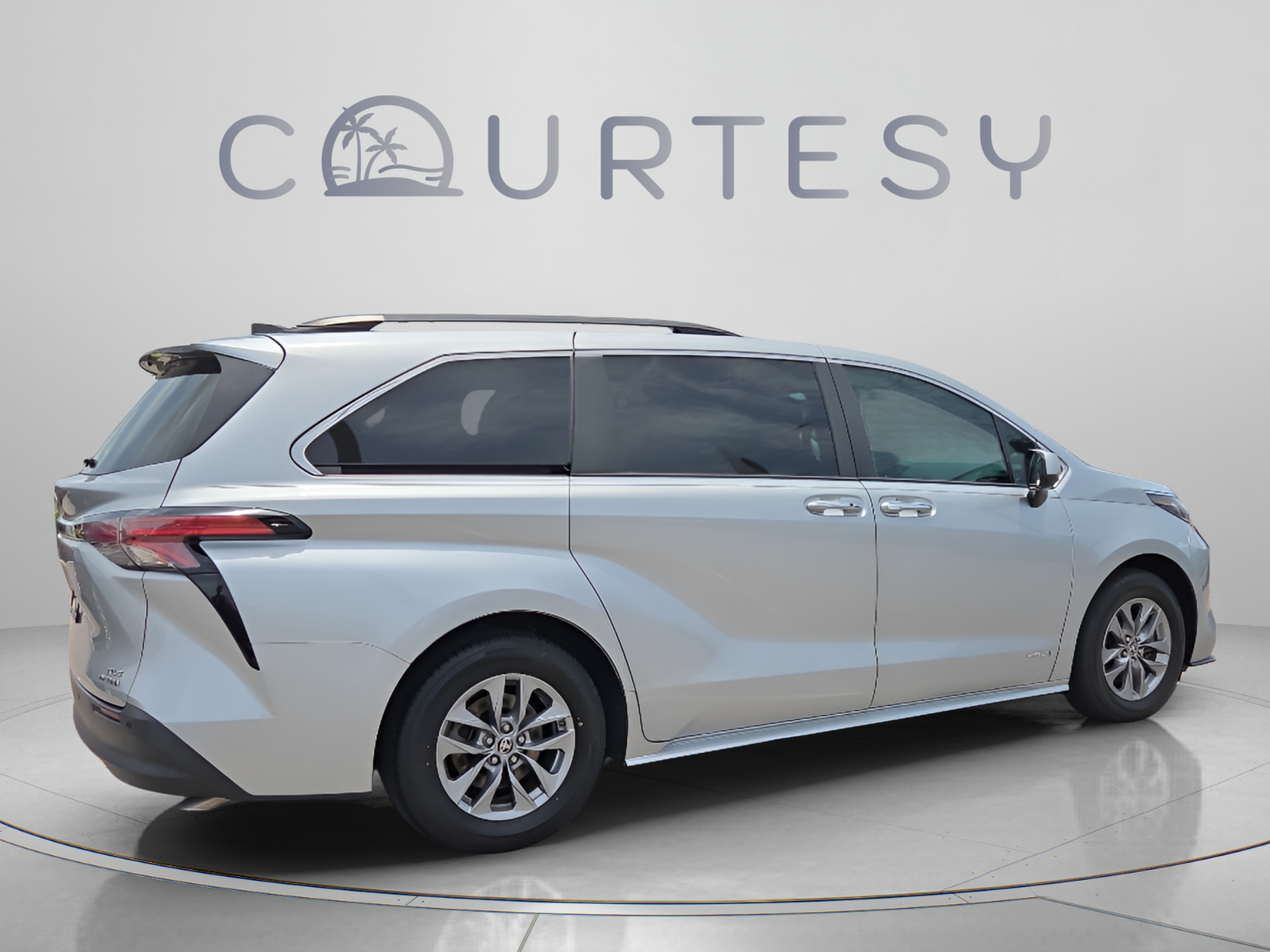 Certified 2021 Toyota Sienna XLE FWD image 5