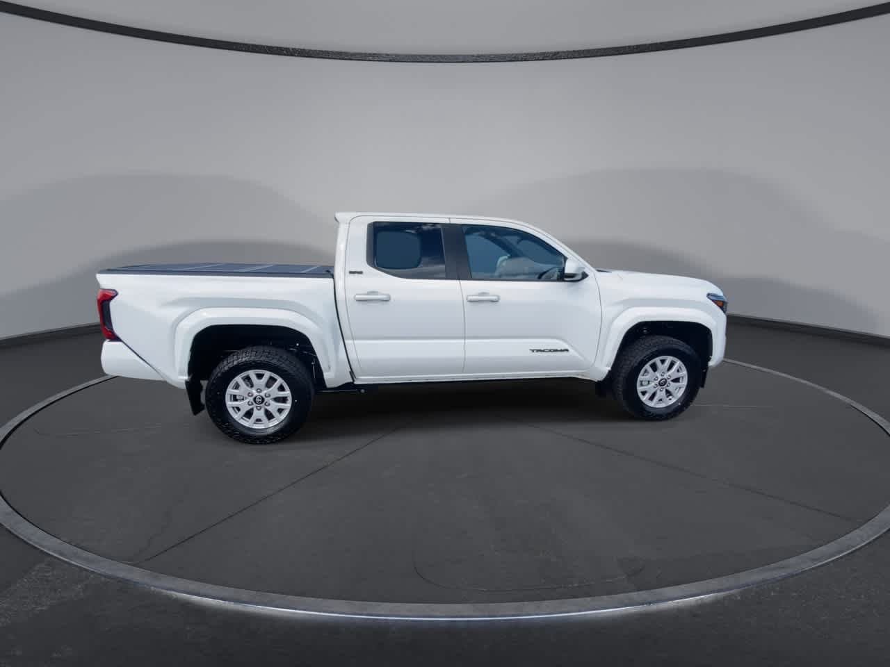 Certified 2024 Toyota Tacoma SR5 AWD/4WD image 9