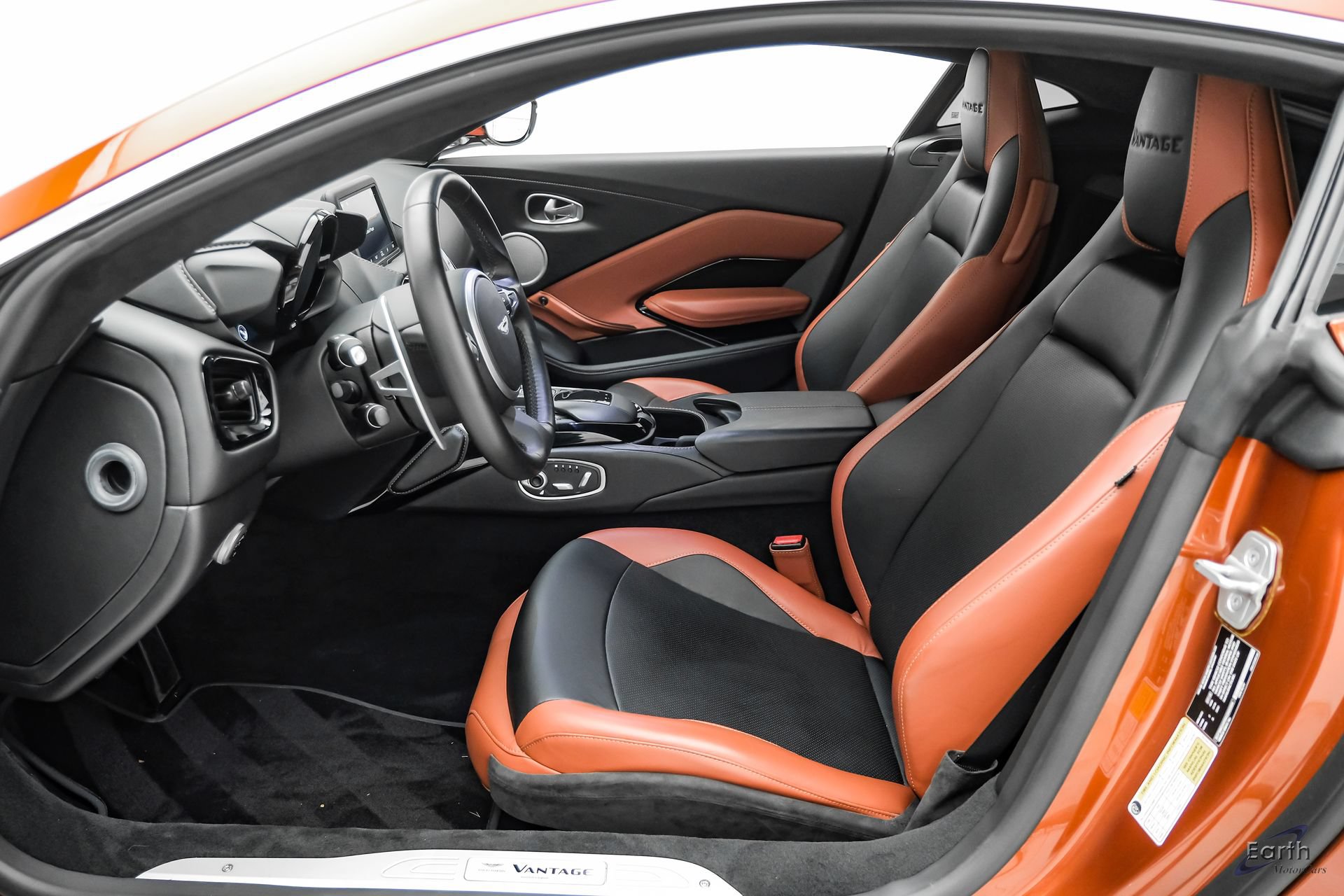 Used 2019 Aston Martin V8 Vantage Coupe RWD image 40