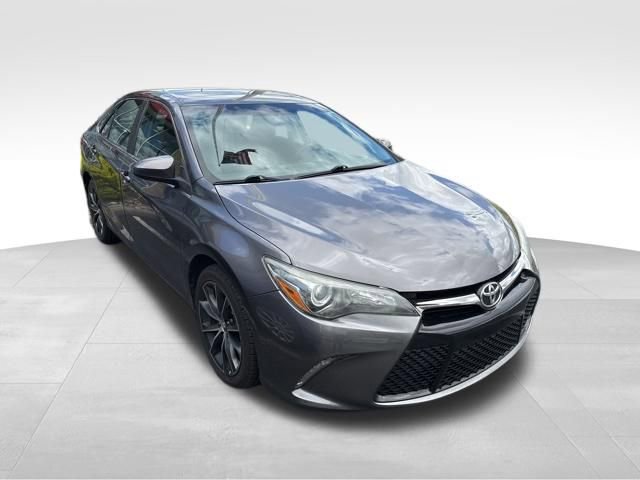 Used 2015 Toyota Camry XSE w/ Moonroof Package FWD image 3