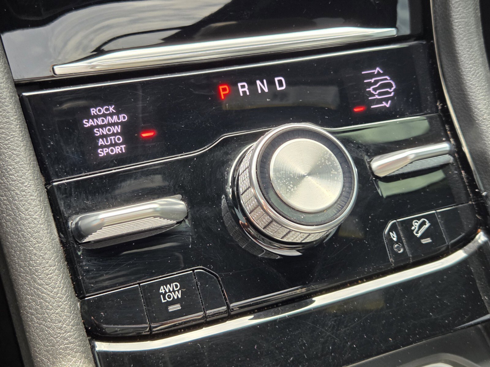 Used 2024 Jeep Grand Cherokee L Overland w/ Trailer Tow Package image 17