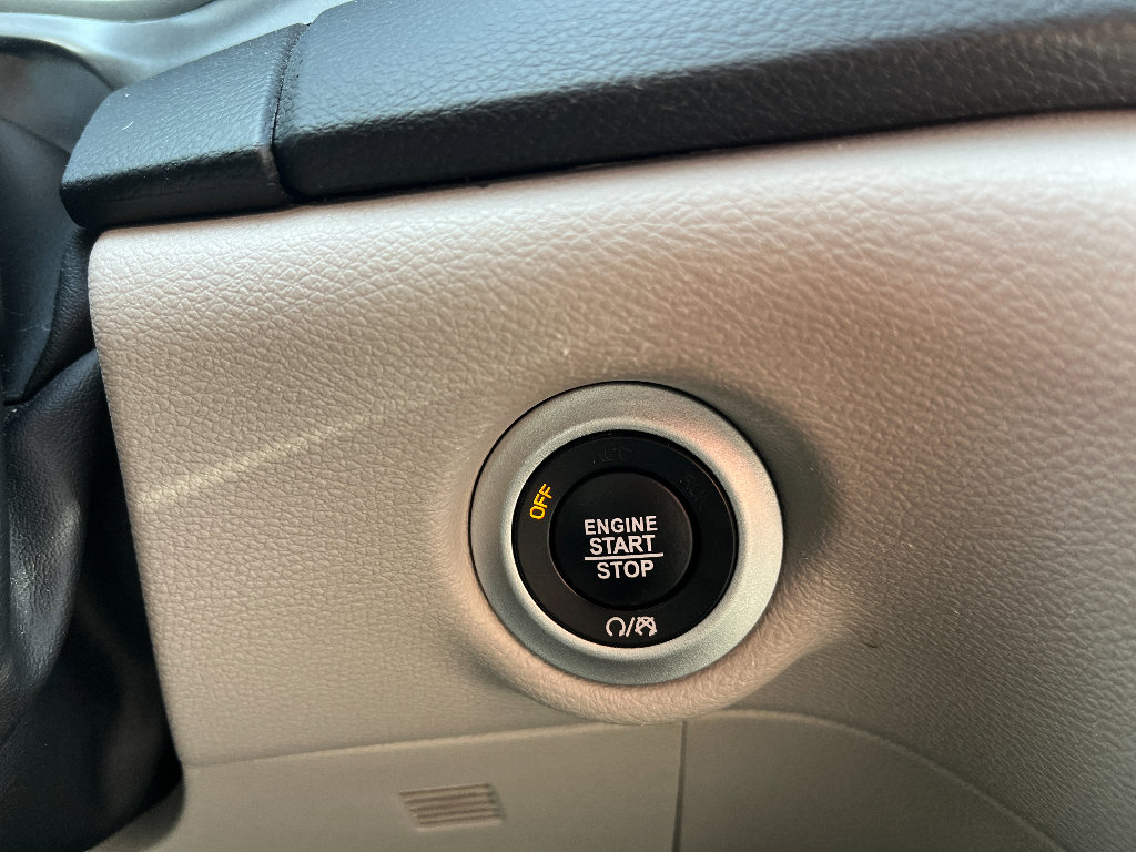 Used 2024 Chrysler Pacifica Touring-L image 46