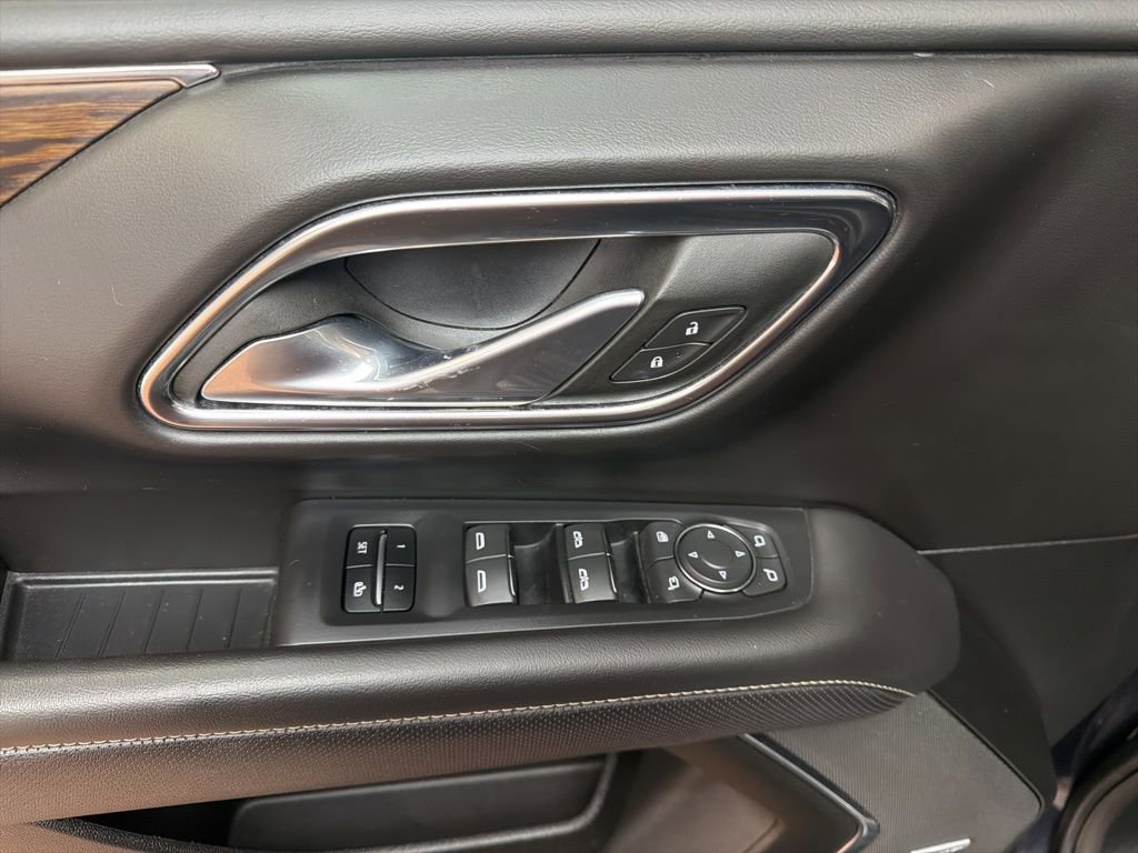 Used 2023 Chevrolet Suburban Premier image 25