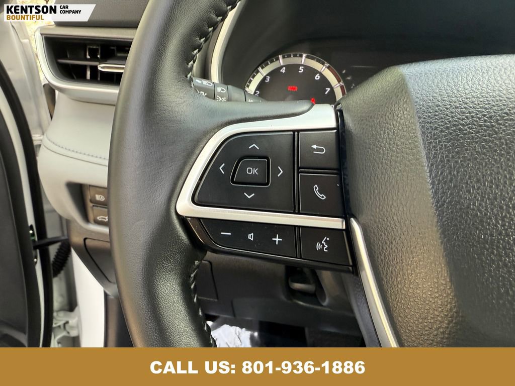 Used 2025 Toyota Highlander XLE image 19