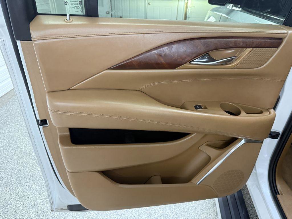 Used 2016 Cadillac Escalade ESV Platinum image 32