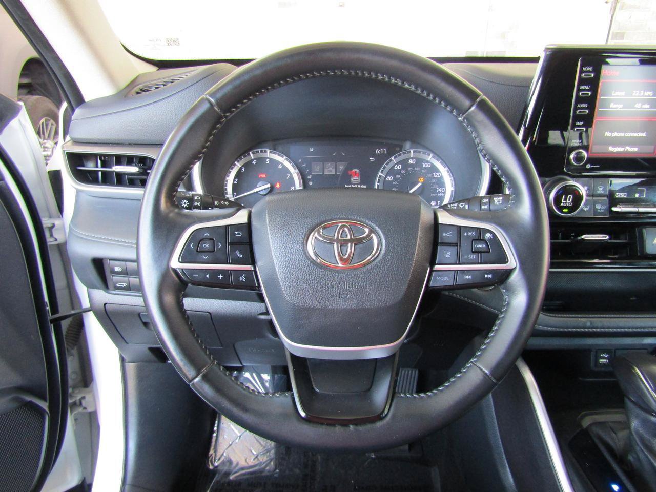 Used 2022 Toyota Highlander XLE FWD image 16