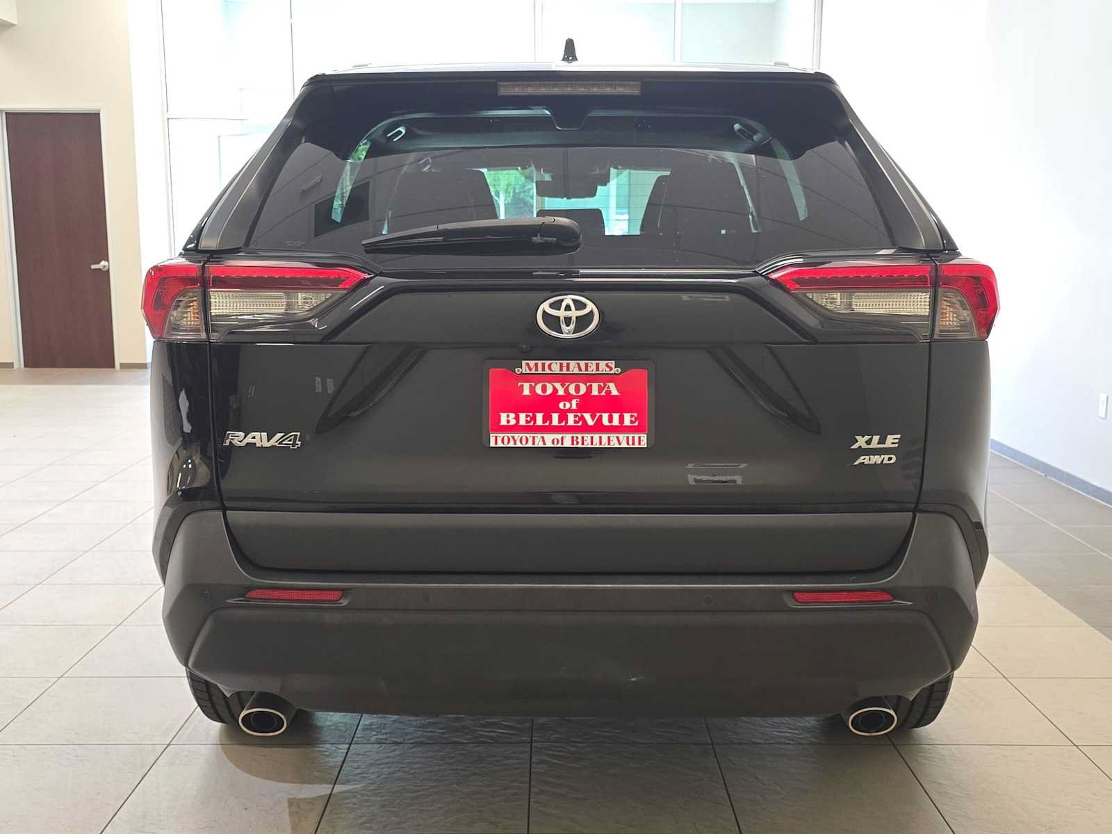 Certified 2021 Toyota RAV4 XLE Premium AWD/4WD image 5