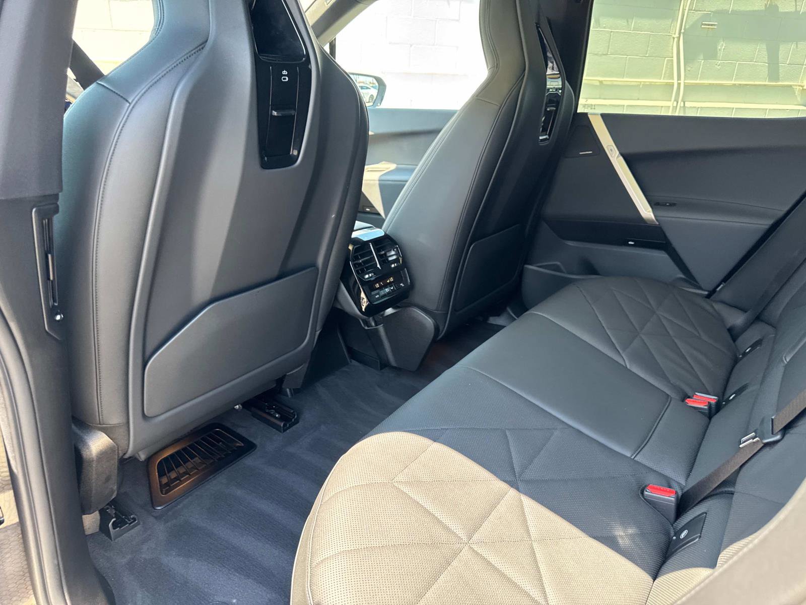 Used 2025 BMW iX xDrive50 w/ Convenience Package image 11