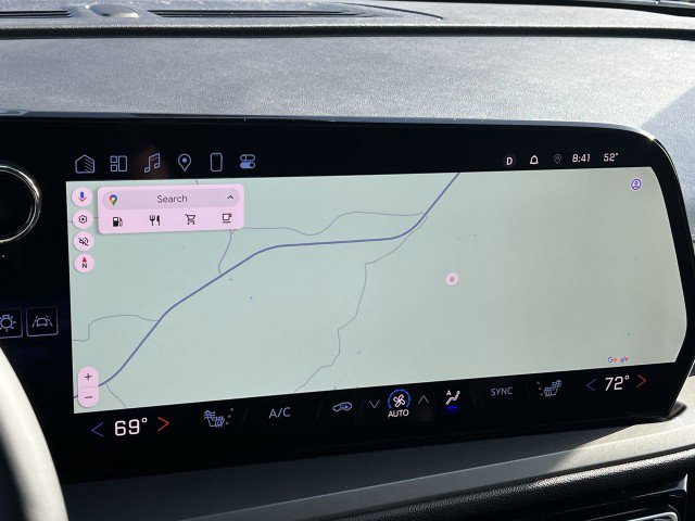 Used 2025 Chevrolet Traverse LT image 14