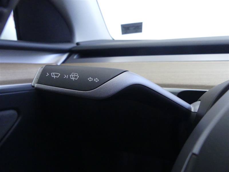 Used 2024 Tesla Model Y Long Range AWD/4WD image 18