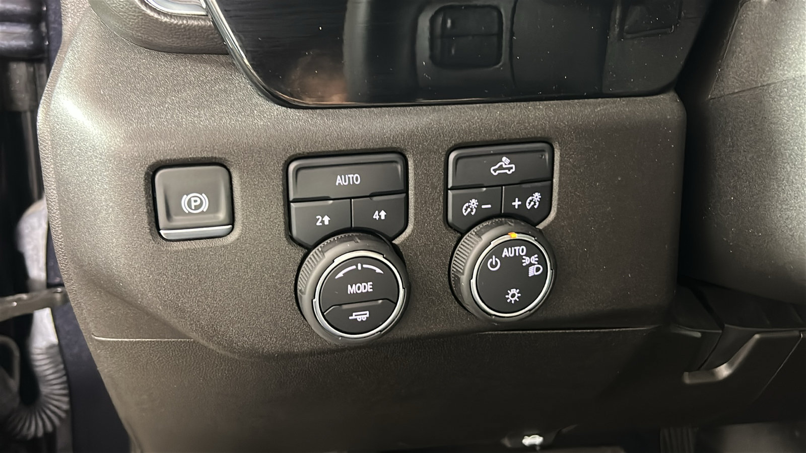 Used 2024 Chevrolet Silverado 1500 LT AWD/4WD image 24