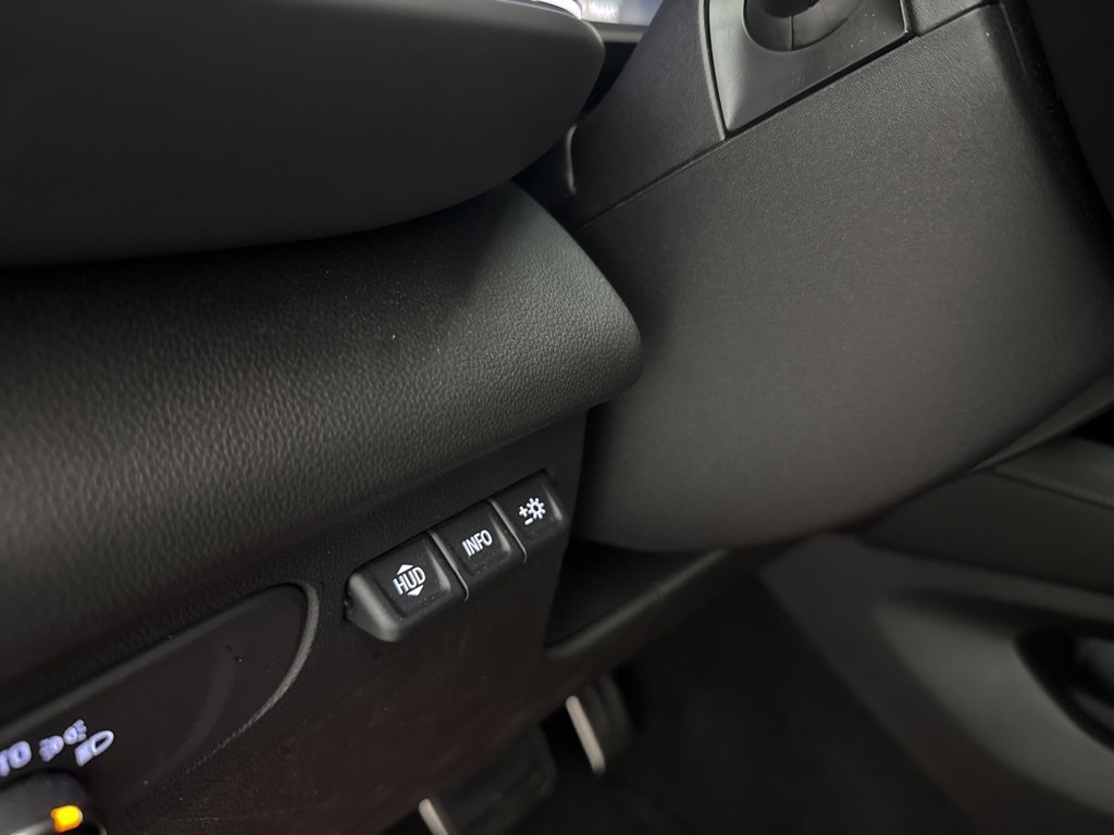 Used 2022 Buick Envision Essence w/ Technology Package I image 32