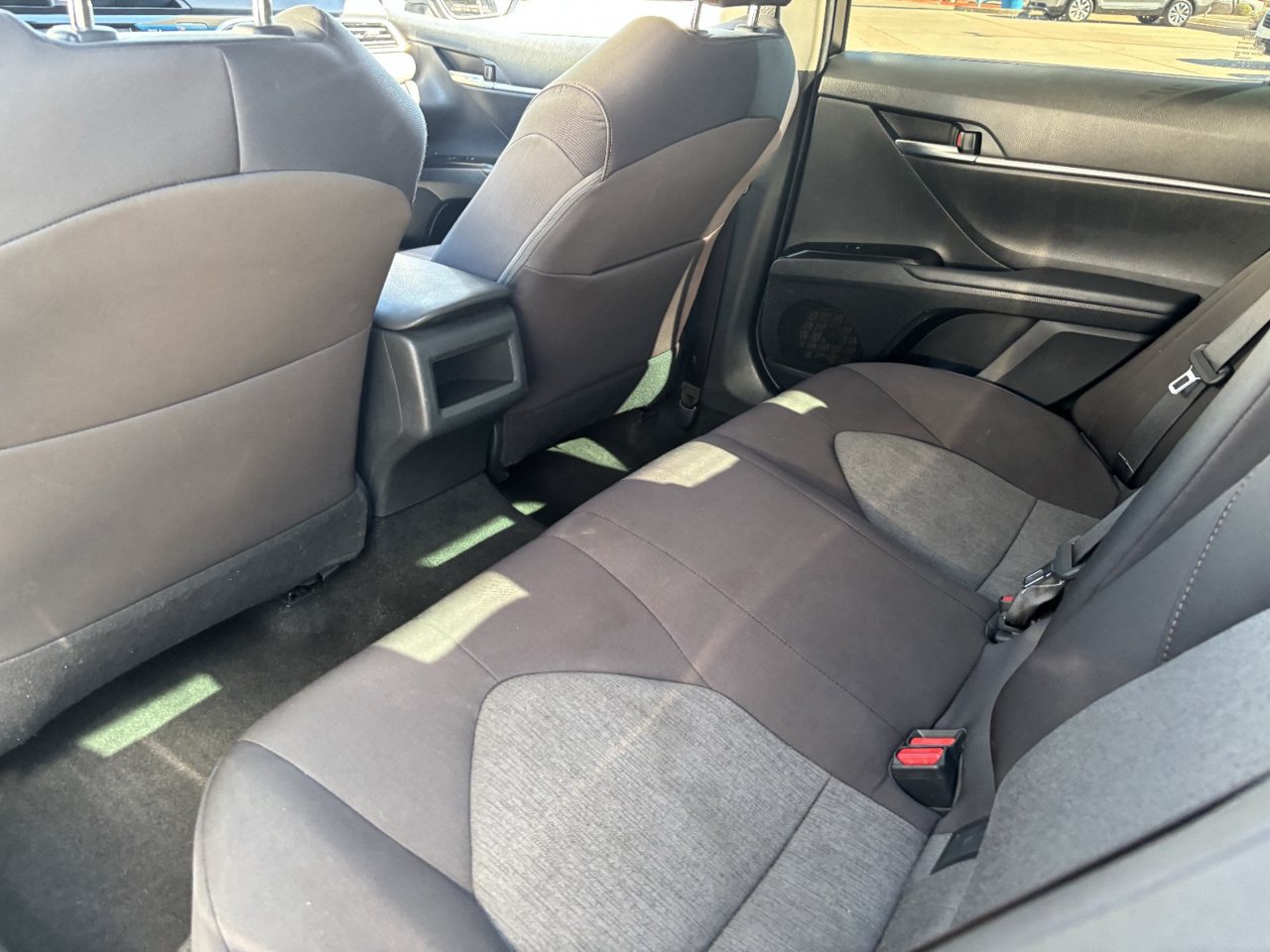 Used 2018 Toyota Camry LE FWD image 15