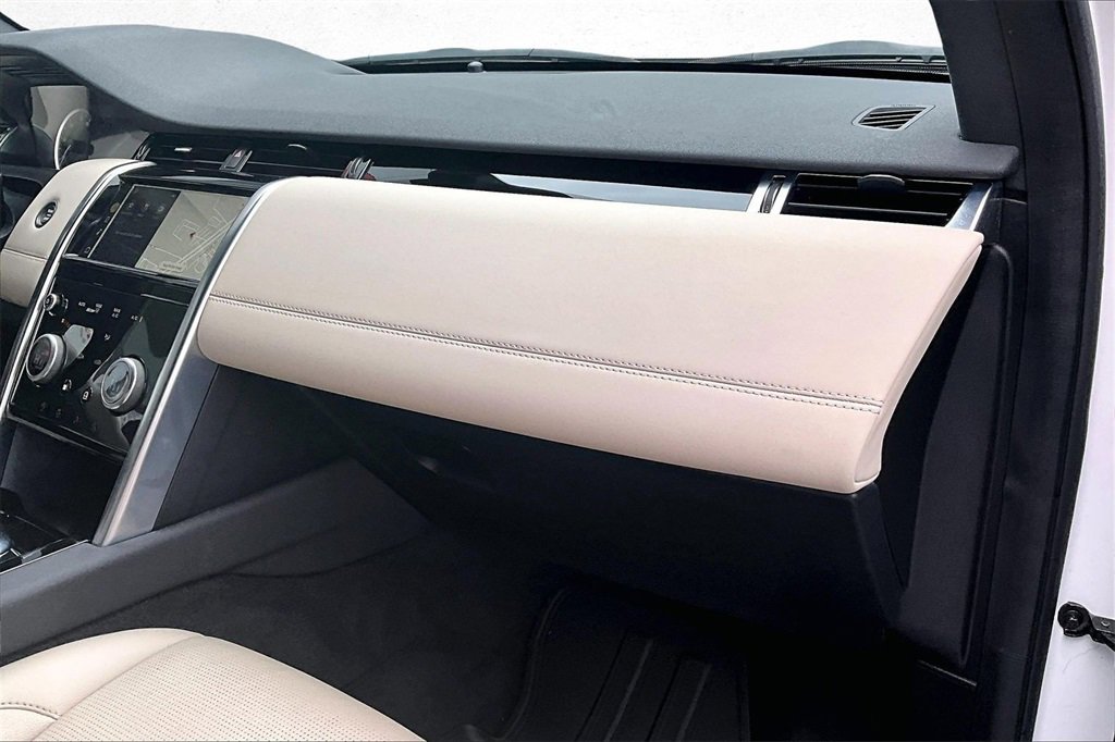 Used 2023 Land Rover Discovery Sport SE image 26