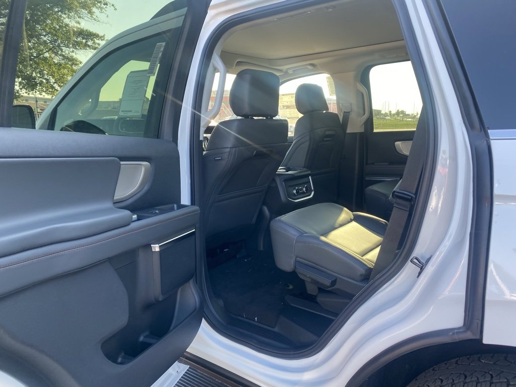 New 2025 Ford Expedition Active image 28