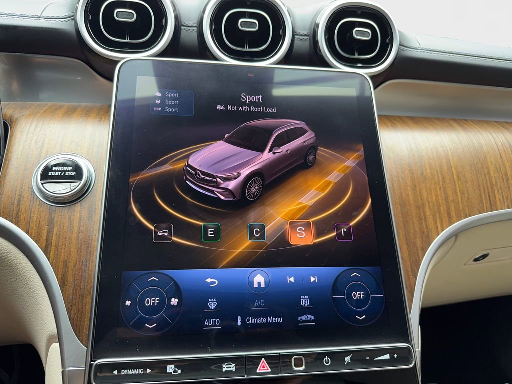 Used 2024 Mercedes-Benz GLC 300 4MATIC image 27