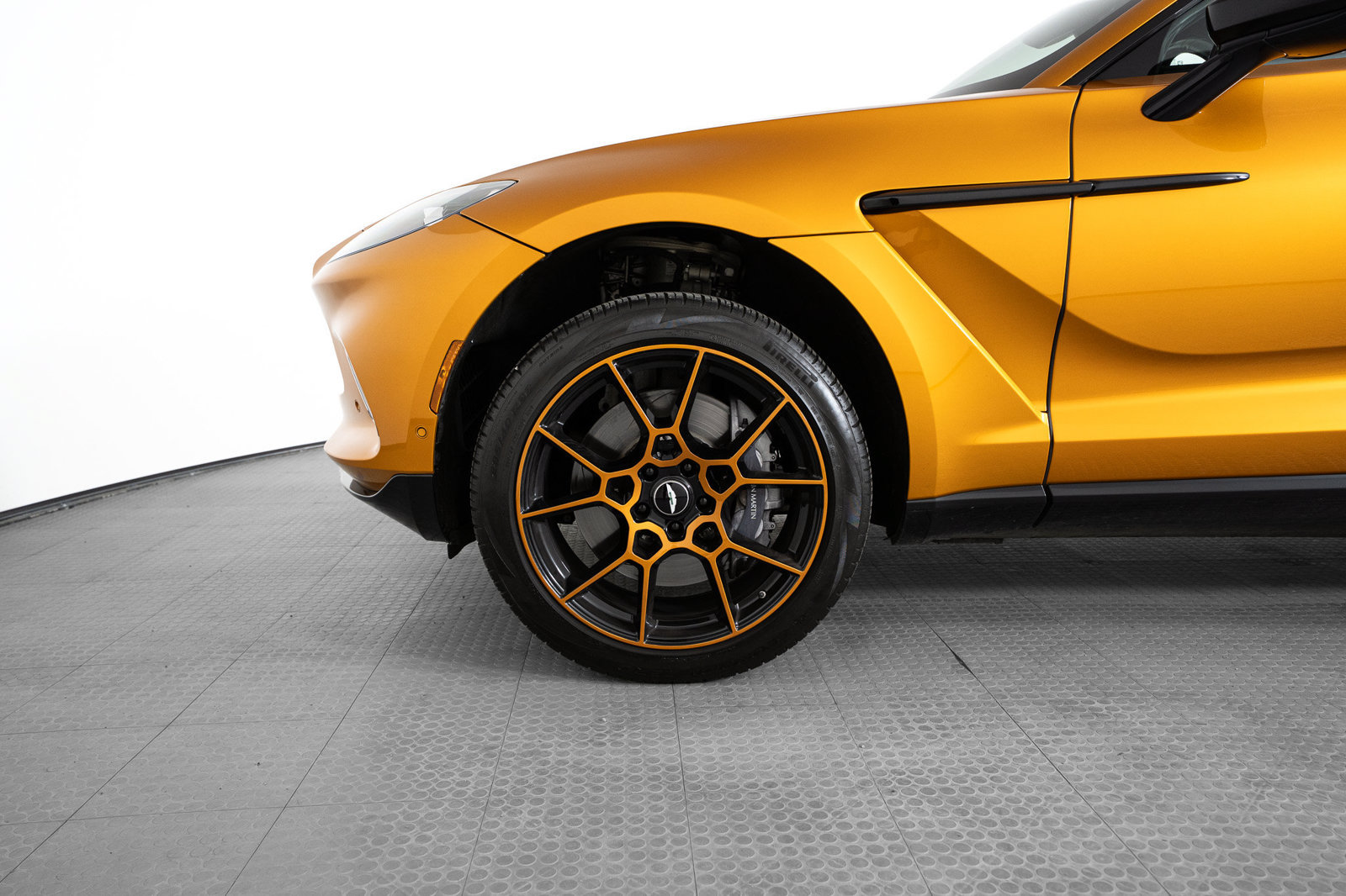 Used 2021 Aston Martin DBX AWD/4WD image 14