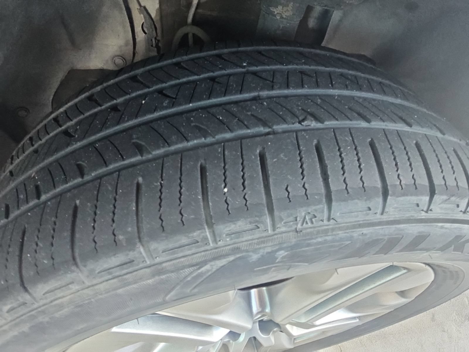 Used 2019 Toyota RAV4 Limited FWD image 3