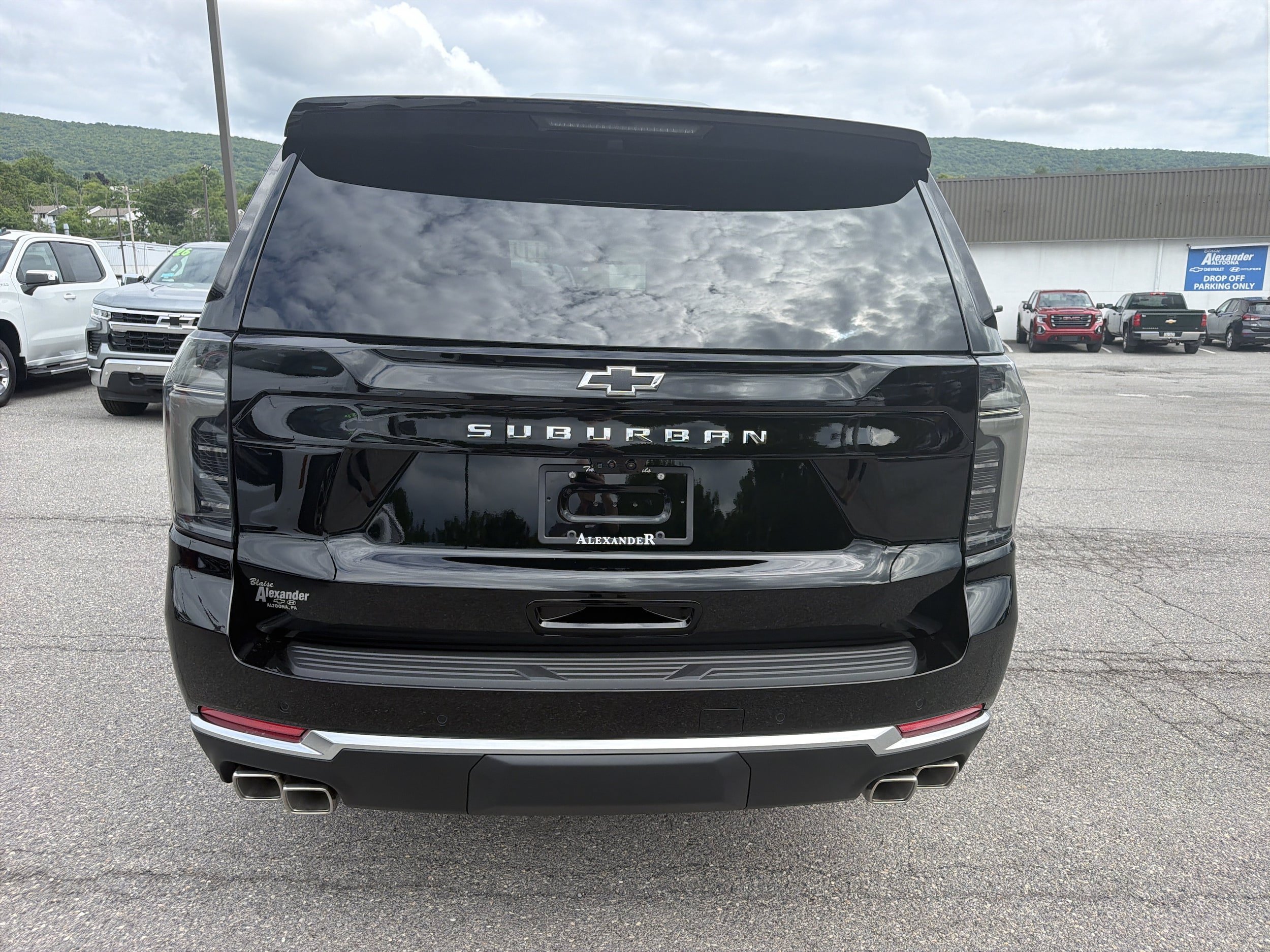New 2026 Chevrolet Suburban High Country AWD/4WD image 4