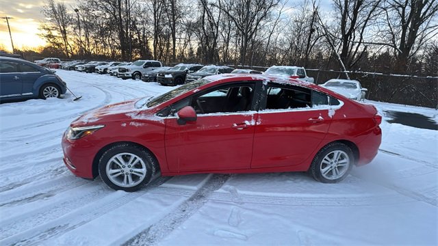 Used 2018 Chevrolet Cruze LT w/ Convenience Package image 8