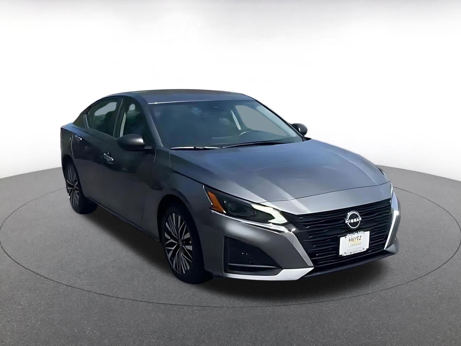 Used 2025 Nissan Altima 2.5 SV image 3