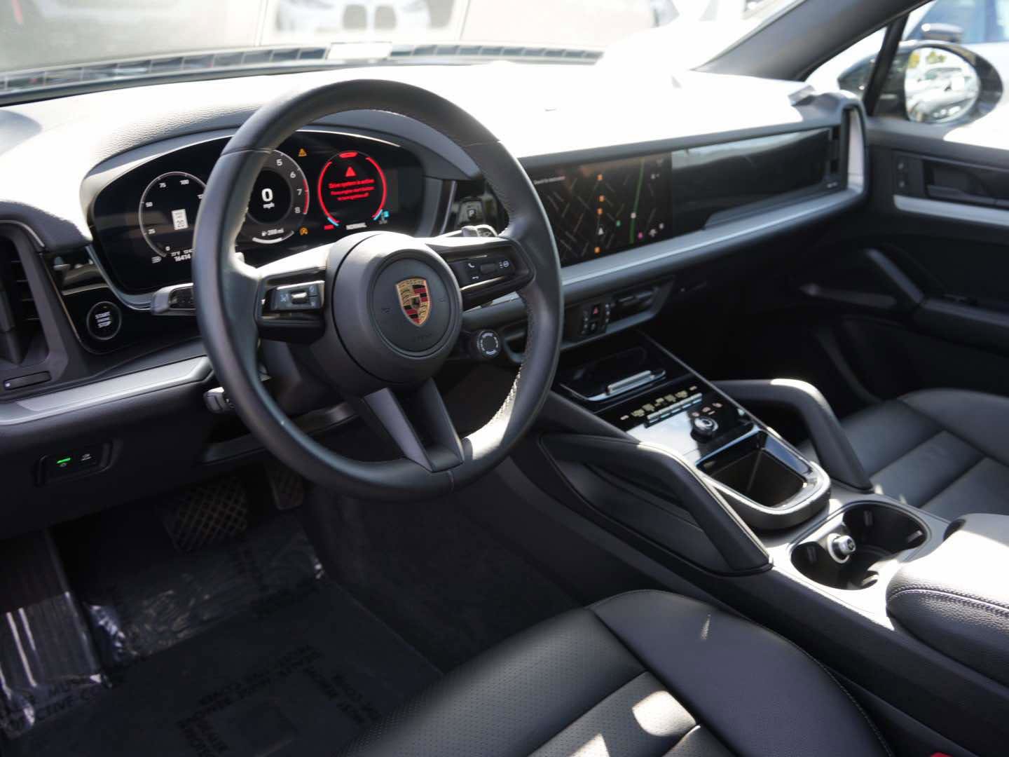 Used 2024 Porsche Cayenne image 11