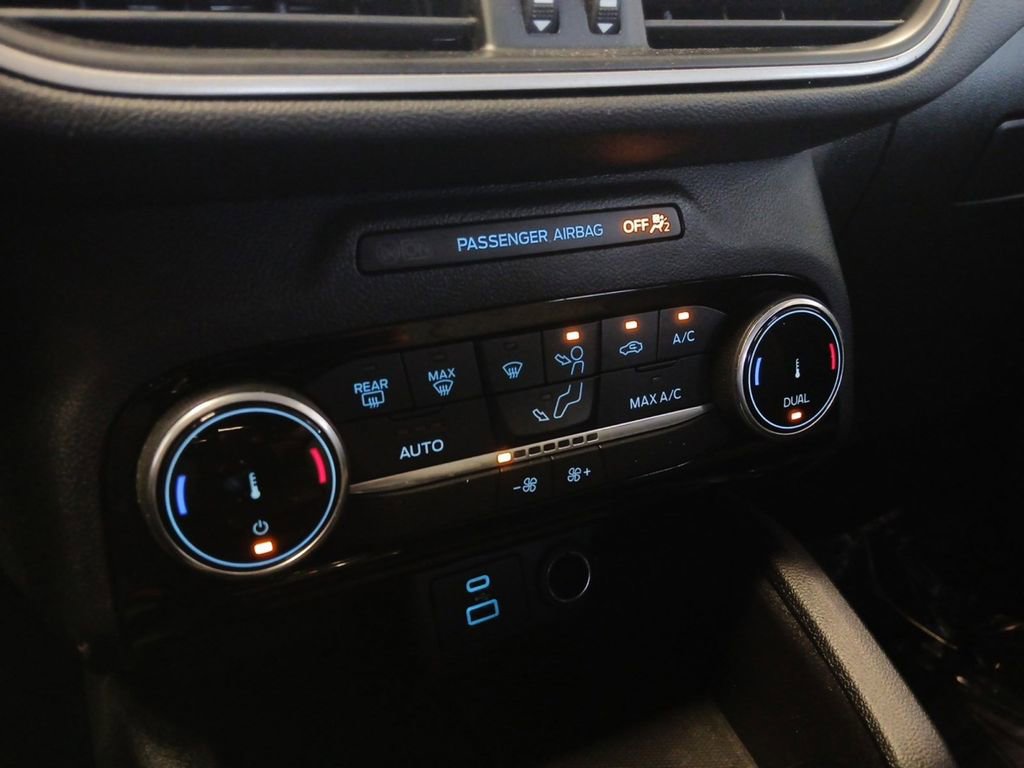 Used 2022 Ford Escape SE image 20