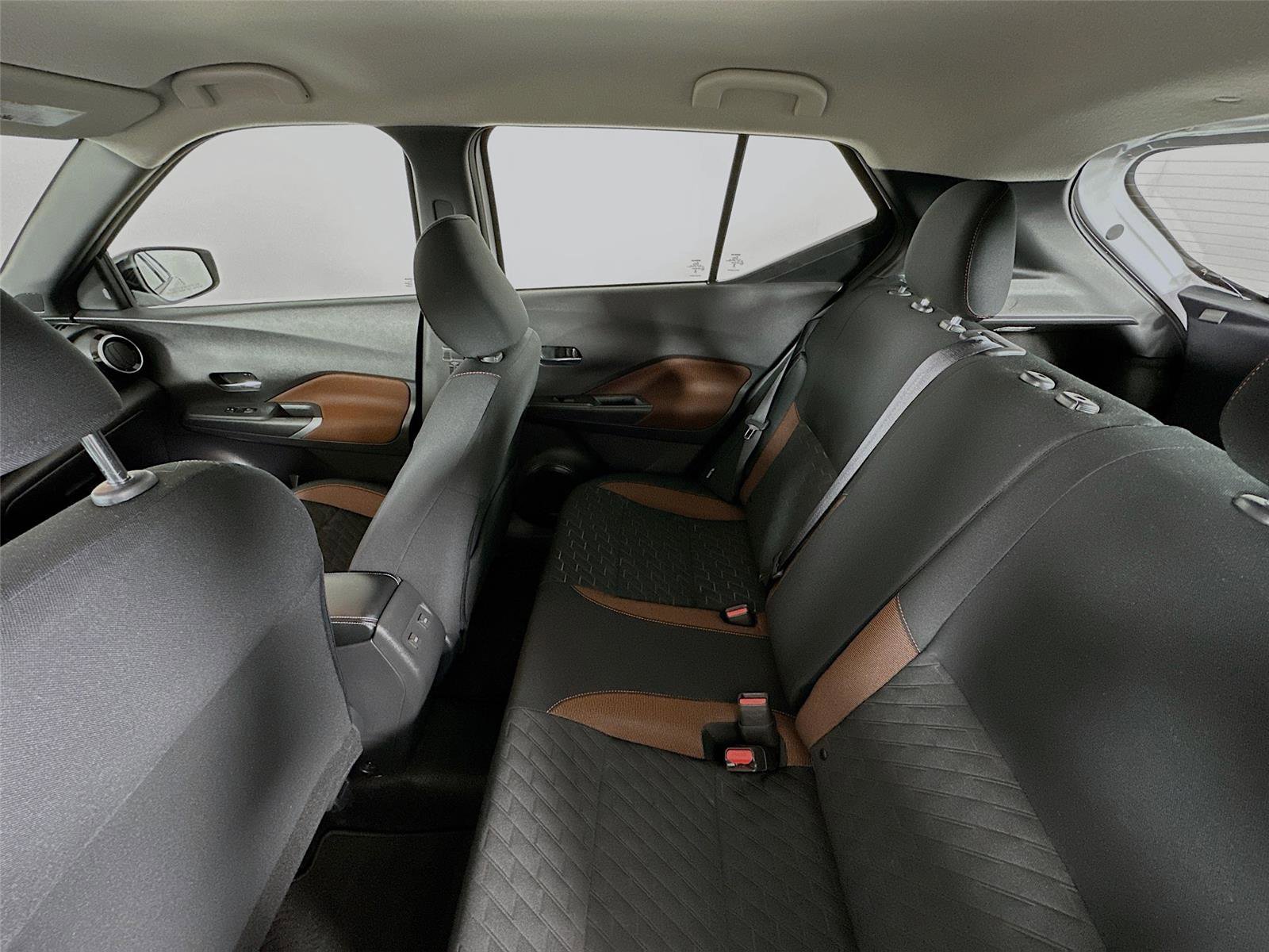 Used 2024 Nissan Kicks SR image 11