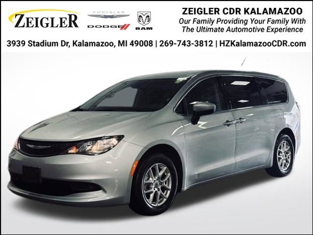 Used 2023 Chrysler Voyager LX image 1