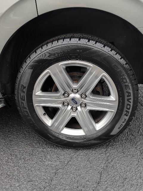 Used 2019 Ford Expedition XLT w/ Equipment Group 202A AWD/4WD image 10