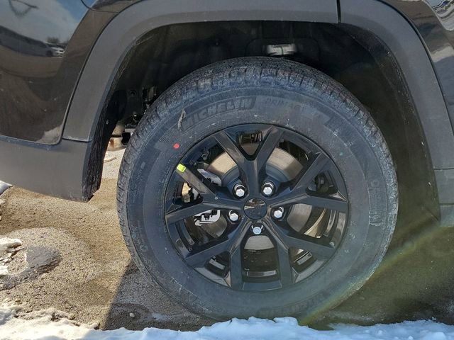 New 2026 Jeep Grand Cherokee Laredo image 9