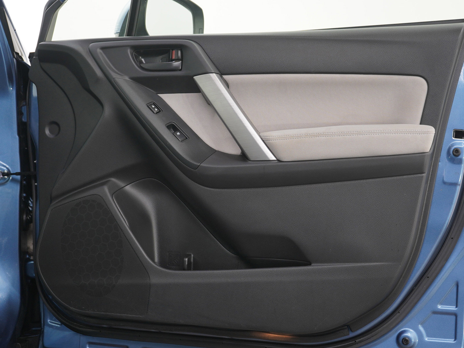 Used 2015 Subaru Forester 2.5i Premium w/ All-Weather Package image 11